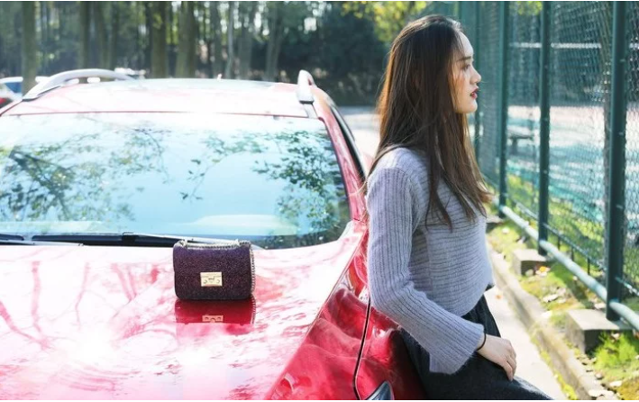 美女車模